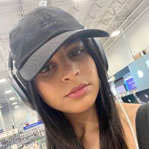 Meet your Posher, Evelyn